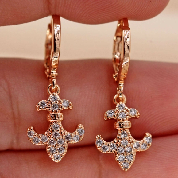 ♠️SOLD♠️HOST PICK 18kt Fleur-de-lis Anchor Topaz - Picture 3 of 4